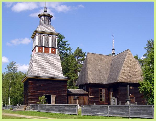 Alte Kirche von Petäjävesi - hohe Kunst im Bauen mit Holz